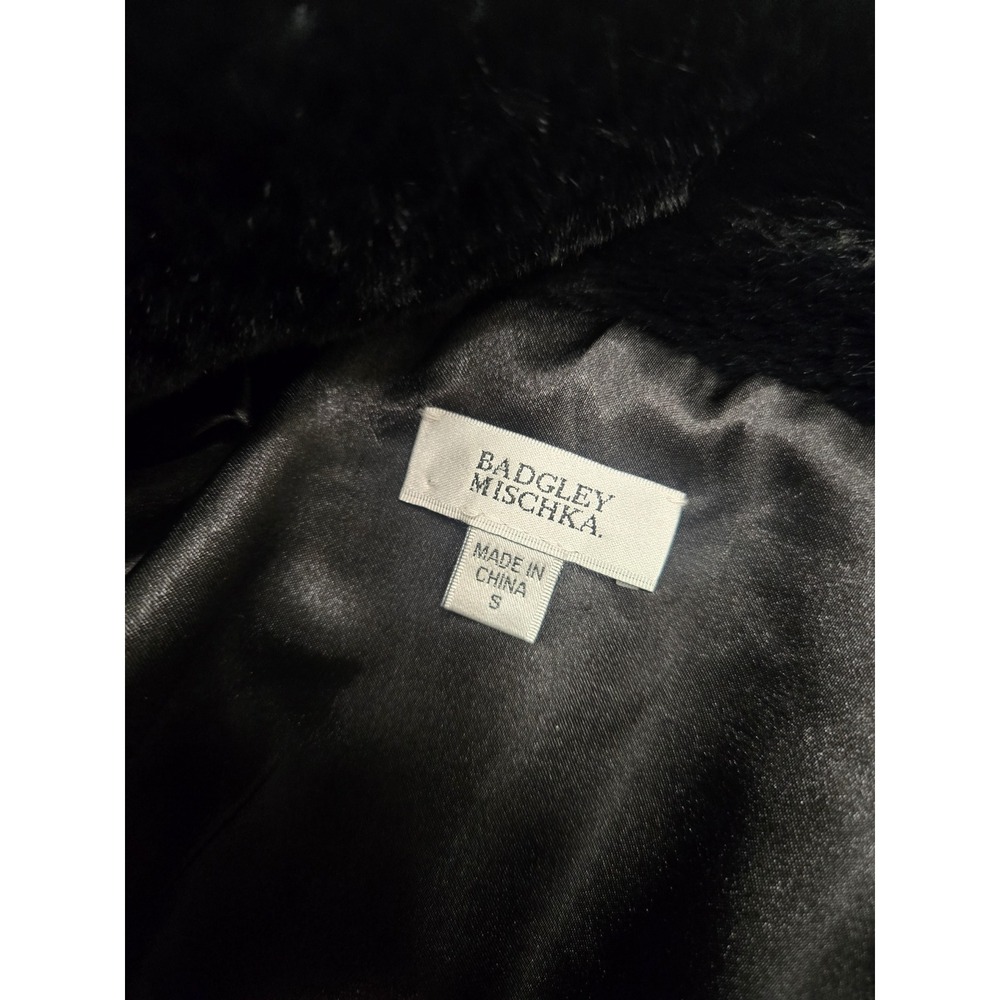Badgley Mischka Black Faux Fur Capelet Zipper Arm Slits Small Outerwear Wrap - Picture 3 of 7